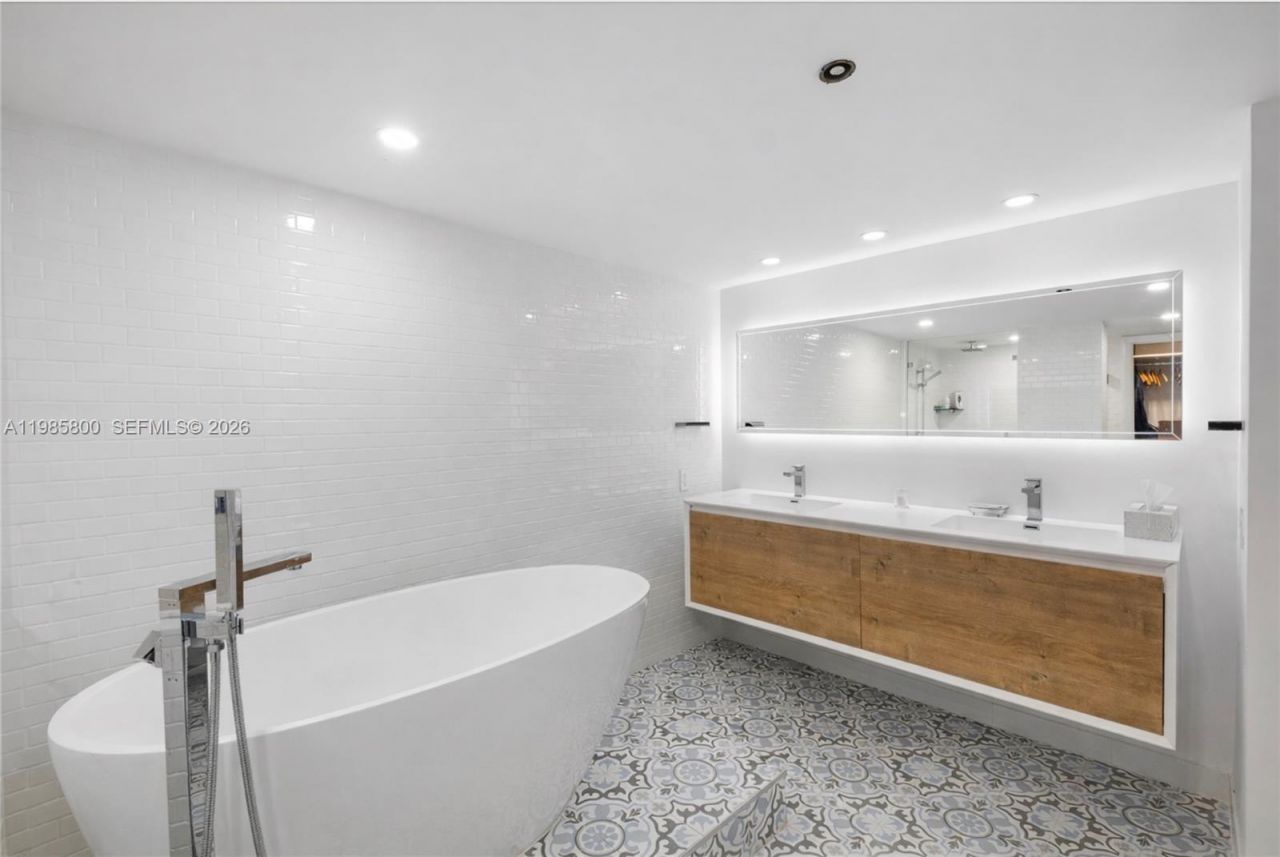 4000 Towerside Ter, Unit 1102, Miami, FL 33138 Photo