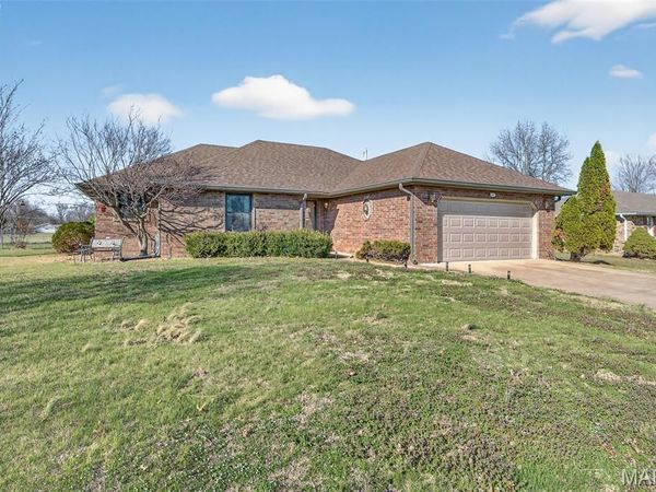301 Planeview Avenue, Lebanon, MO 65536
