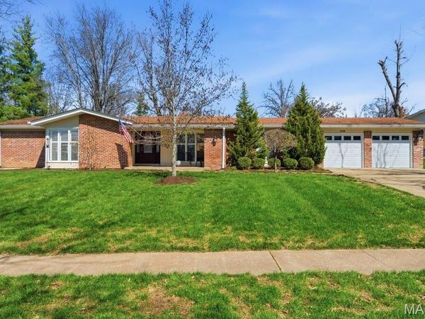 426 Brooktree Drive, Ballwin, MO 63011