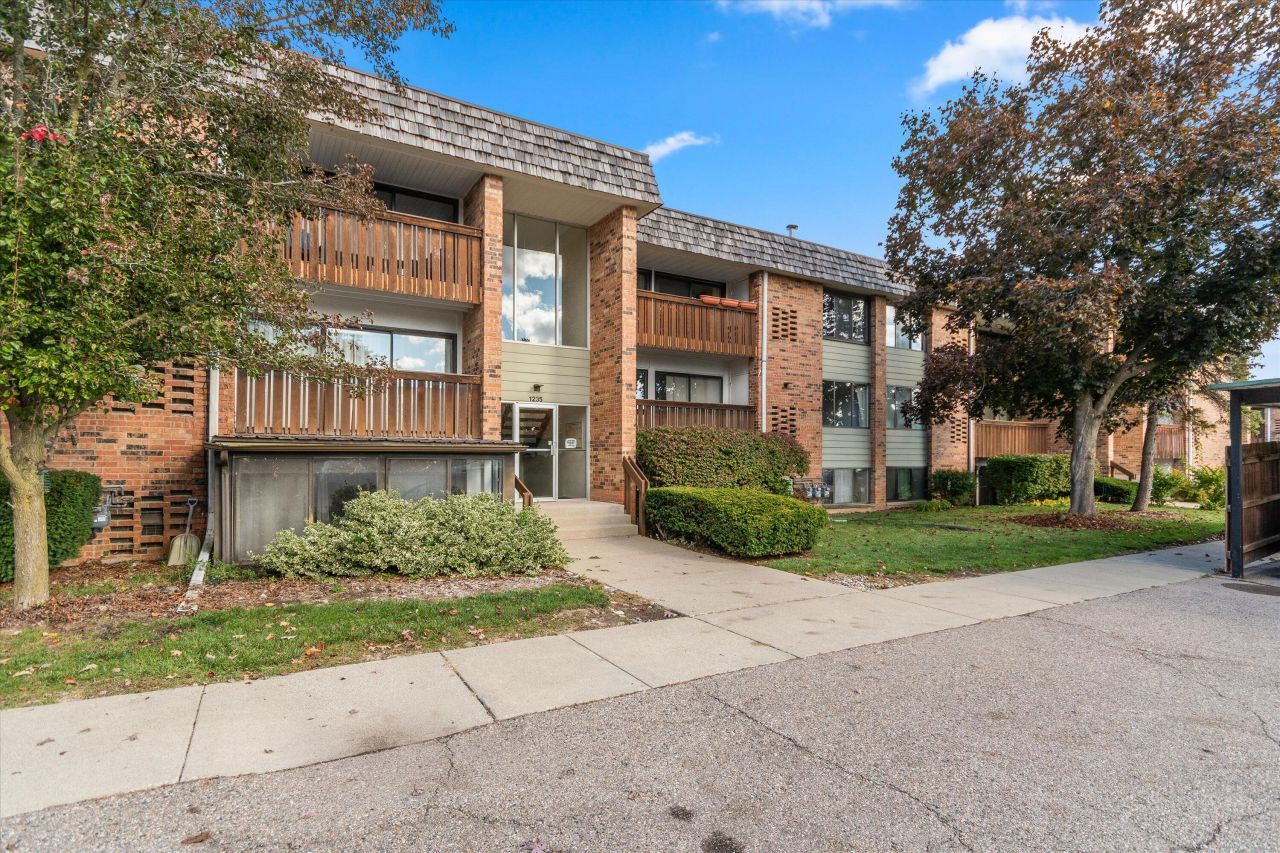 1235 S Maple Road, Unit 302, Ann Arbor, MI 48103 Main Photo