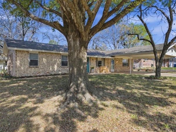 1224 N Texas Street, De Leon, TX 76444