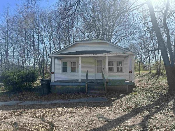 550 E MARKET ST, Bolivar, TN 38008