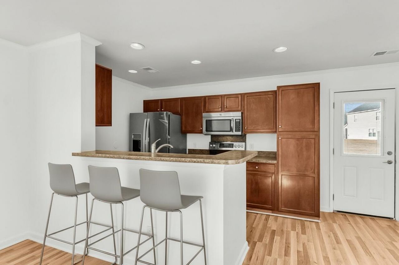 3033 Kinswood Lane Photo 4