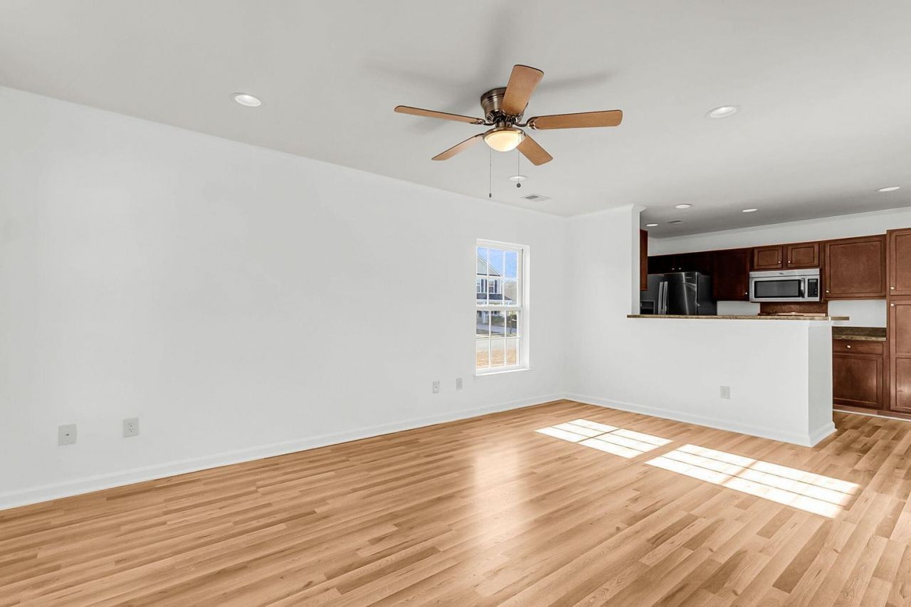 3033 Kinswood Lane Photo 9