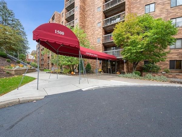 1500 COCHRAN ROAD, Unit 700, Pittsburgh, PA 15243