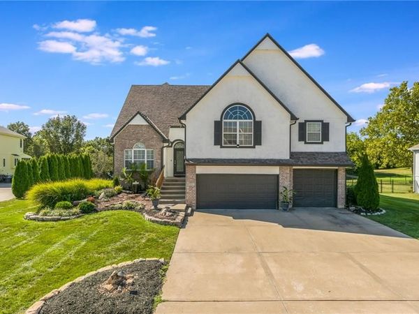 8718 Ridgeway Court, Kansas City, MO 64138