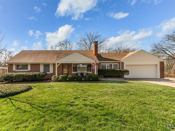 12 Winslow Lane, Des Peres, MO 63131