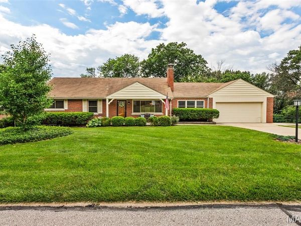 12 Winslow Lane, Des Peres, MO 63131