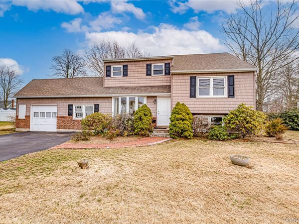 855 Pease Lane, West Islip, NY 11795