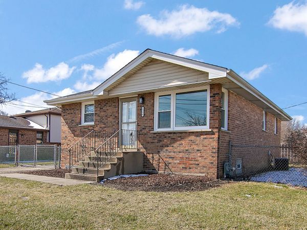 8356 Sayre Avenue, Burbank, IL 60459