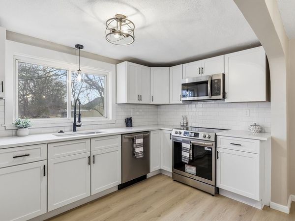 23 Sterling St, Chicopee, MA 01020