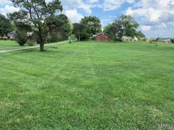 2712 VULLIET Road, Highland, IL 62249