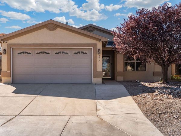 923 Chuckar Drive SW, Albuquerque, NM 87121