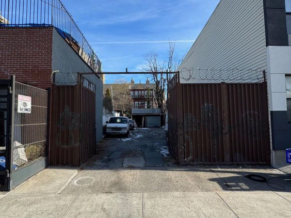 1822 Dekalb Avenue , Ridgewood, NY 11385