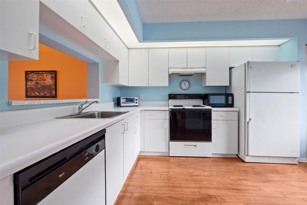 13701 SW 12th St , Unit 202A, Pembroke Pines, FL 33027 Photo