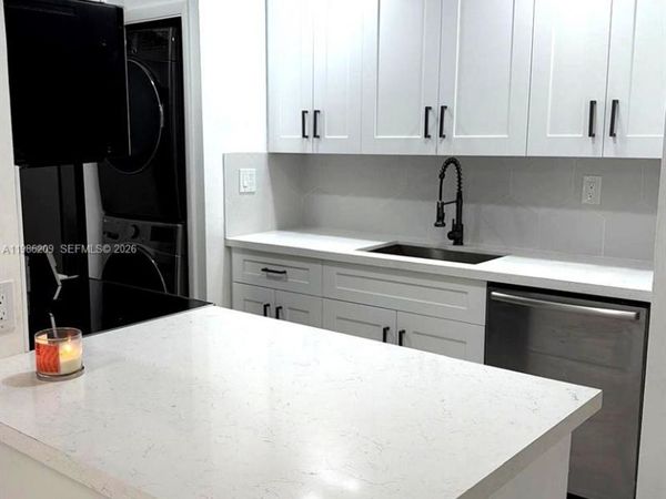 220 Lakeview Dr, Unit 102, Weston, FL 33326