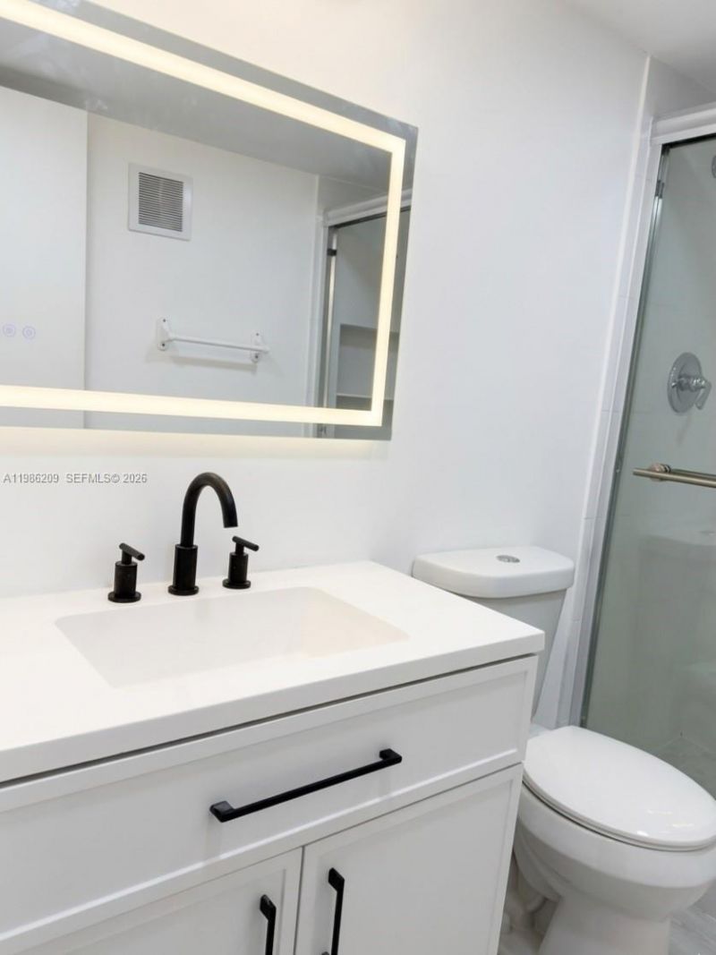 220 Lakeview Dr, Unit 102, Weston, FL 33326 Photo