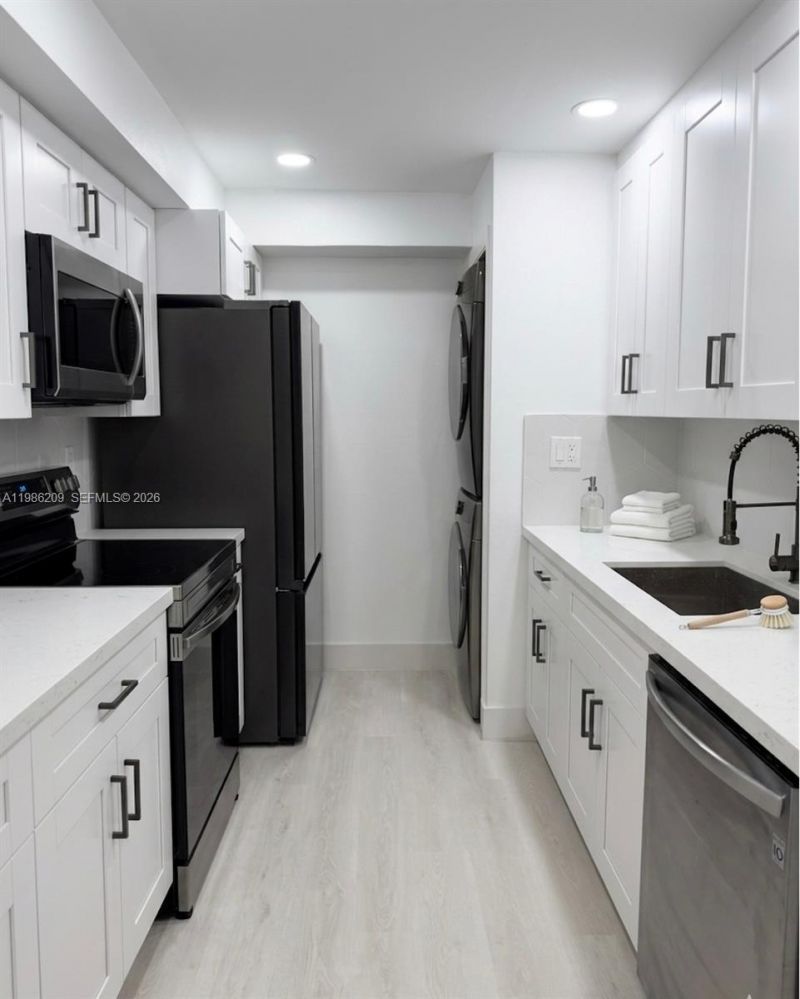 220 Lakeview Dr, Unit 102, Weston, FL 33326 Photo