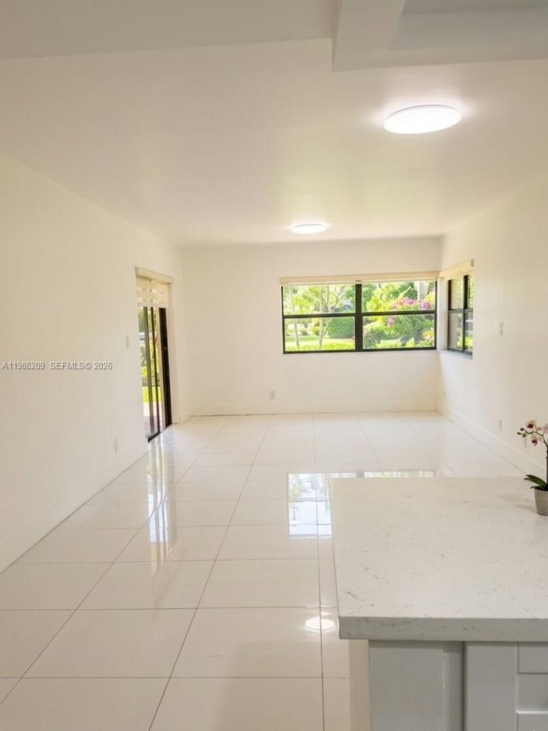 220 Lakeview Dr, Unit 102, Weston, FL 33326 Photo