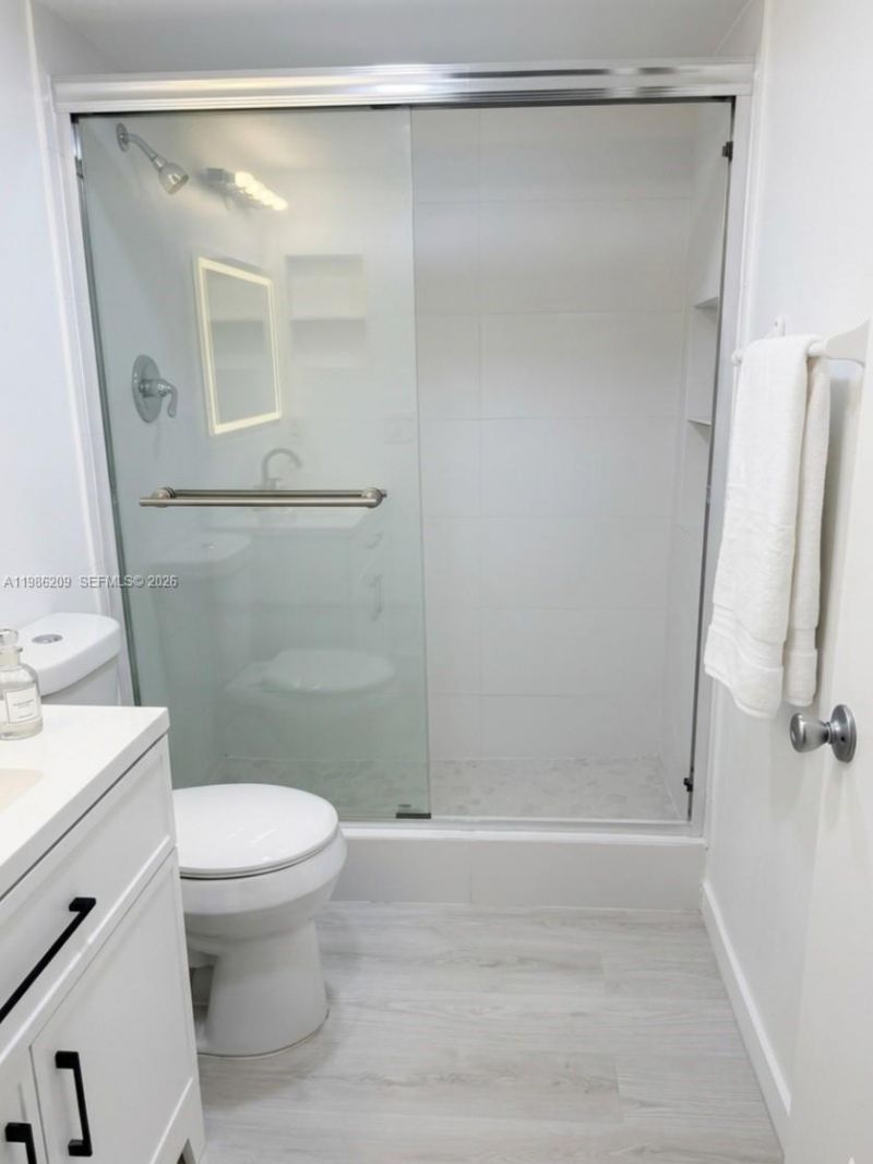 220 Lakeview Dr, Unit 102, Weston, FL 33326 Photo