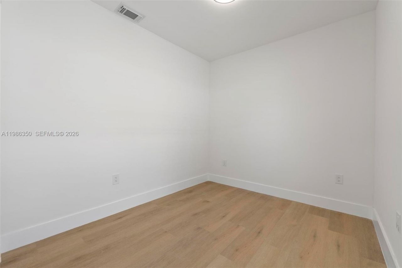 1060 NW 35th Ct , Unit 1060, Miami, FL 33125 Photo