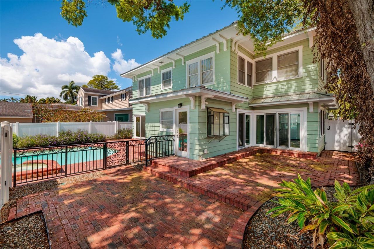 756 17th Avenue Ne, Saint Petersburg, FL 33704 Photo