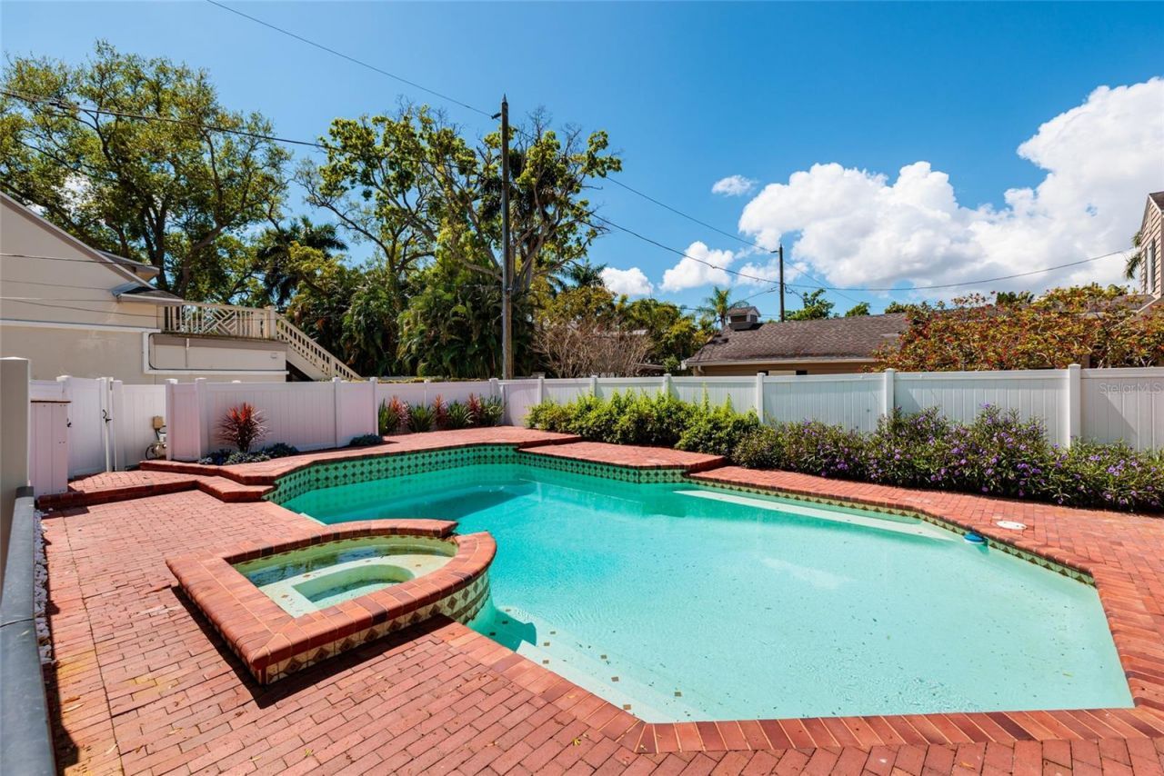 756 17th Avenue Ne, Saint Petersburg, FL 33704 Photo