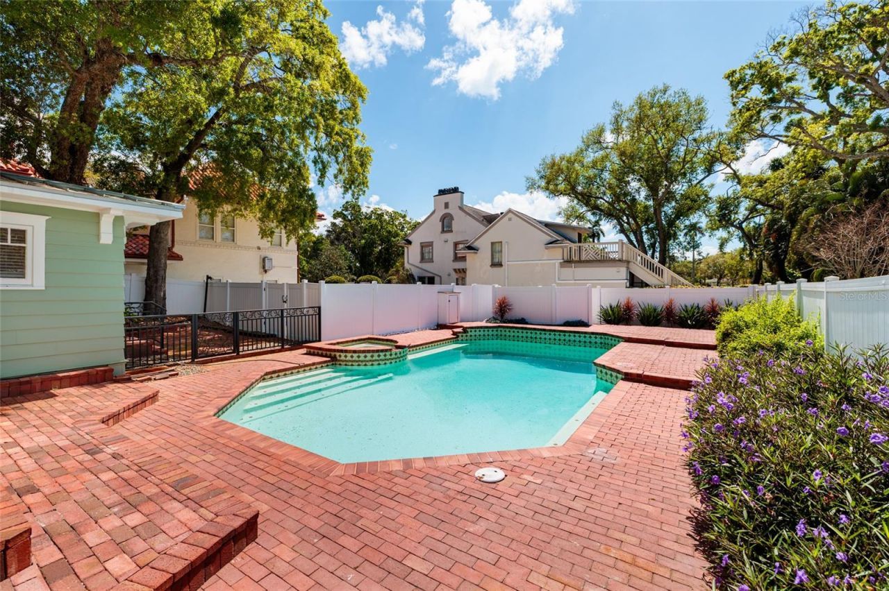 756 17th Avenue Ne, Saint Petersburg, FL 33704 Photo