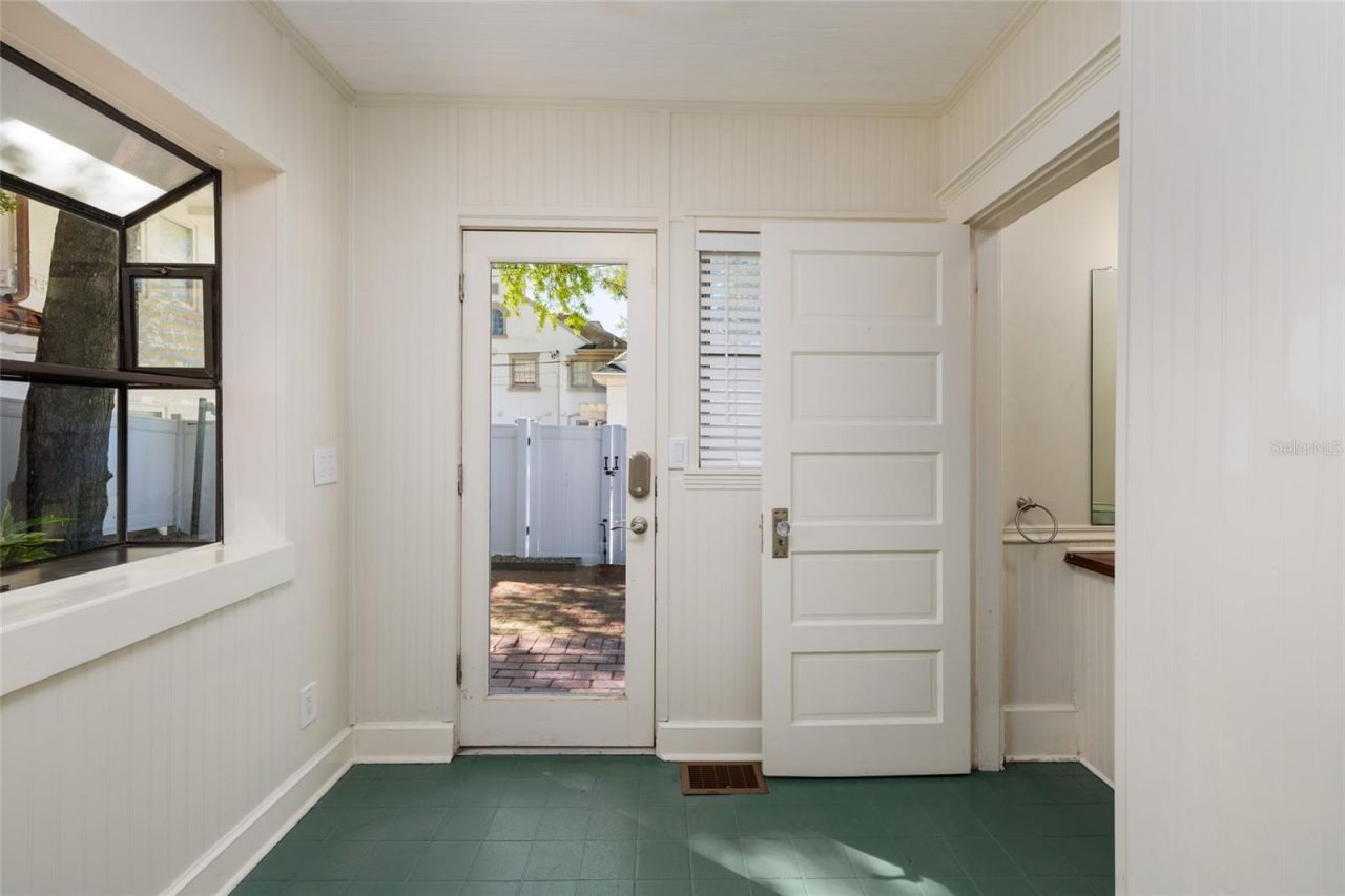 756 17th Avenue Ne, Saint Petersburg, FL 33704 Photo