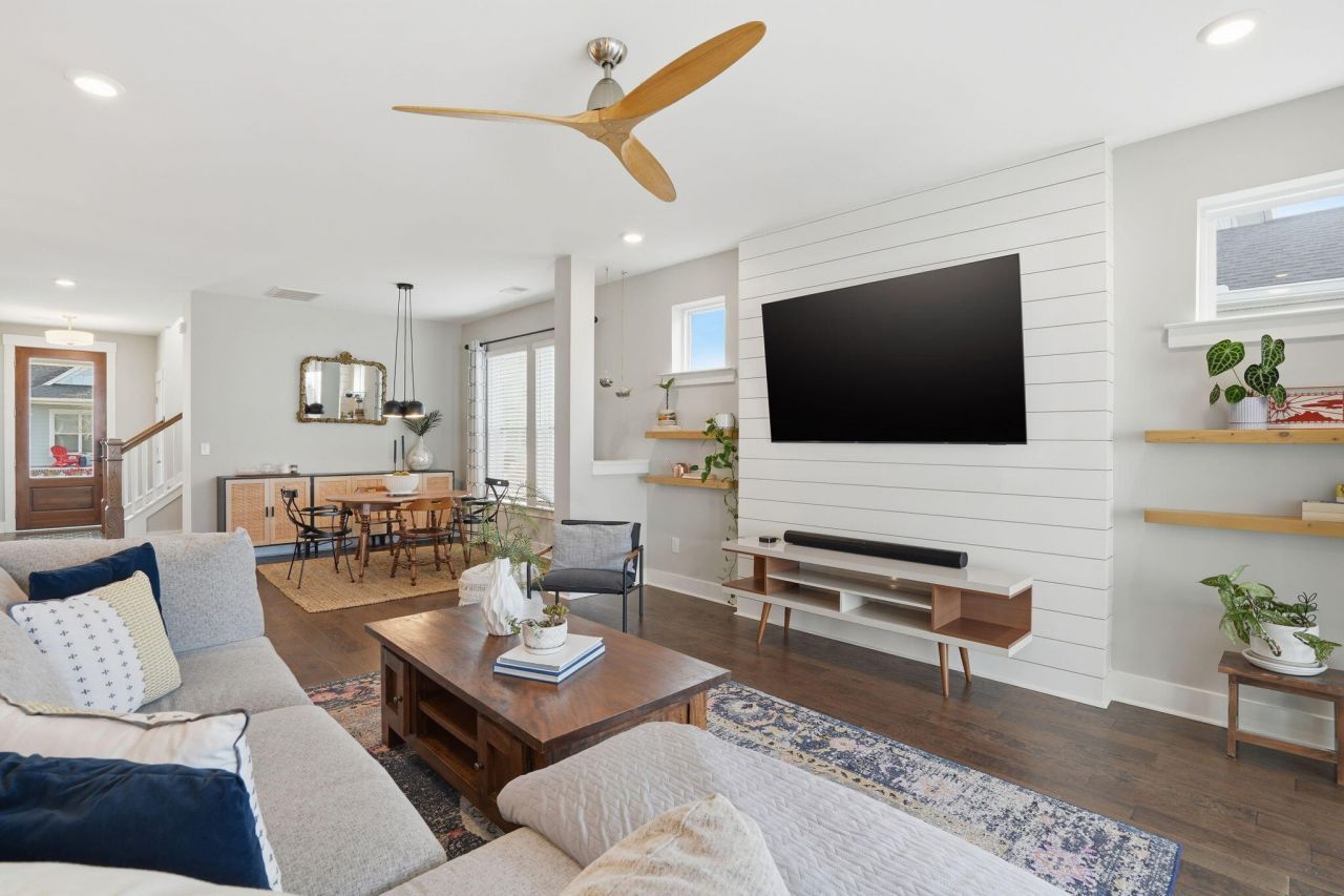 609 Heartwood Photo 15