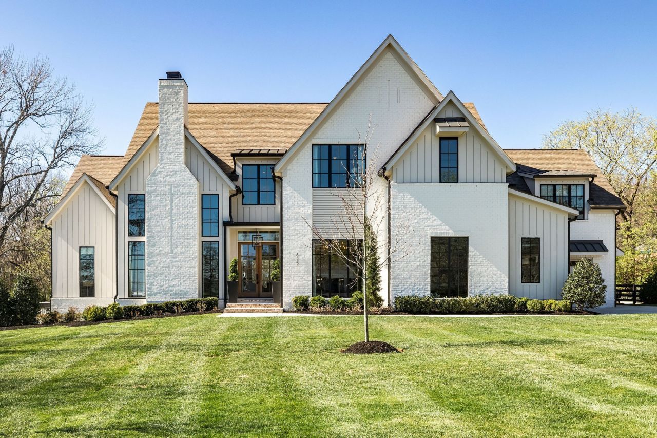 825 Forest Hills Dr, Nashville, TN 37220 Main Photo