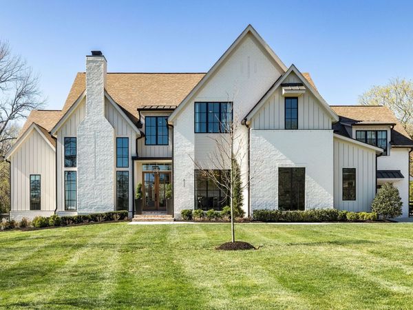 825 Forest Hills Dr , Nashville, TN 37220