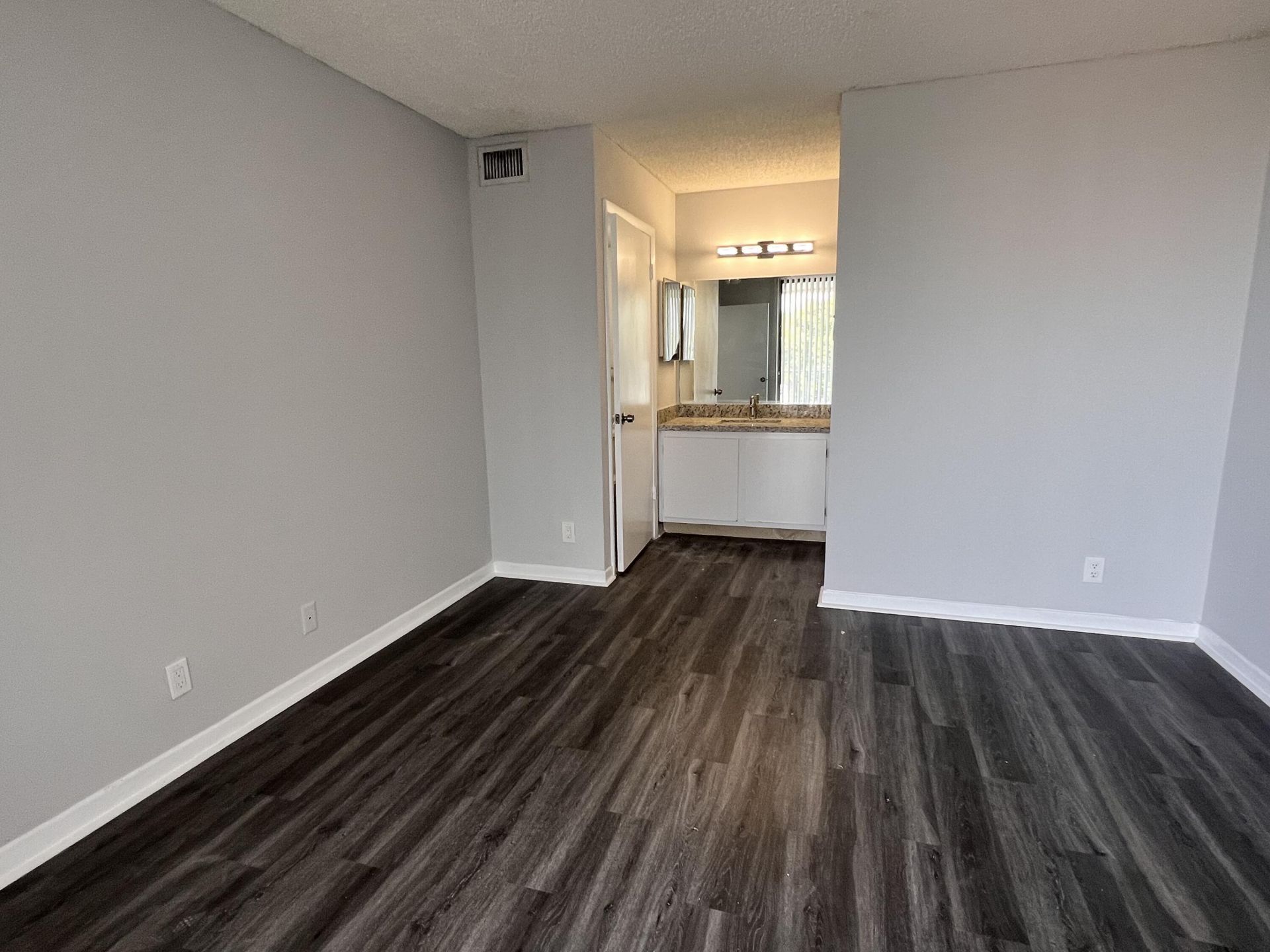 718 Executive Center Drive, Unit 31, West Palm Beach, FL 33401 Photo