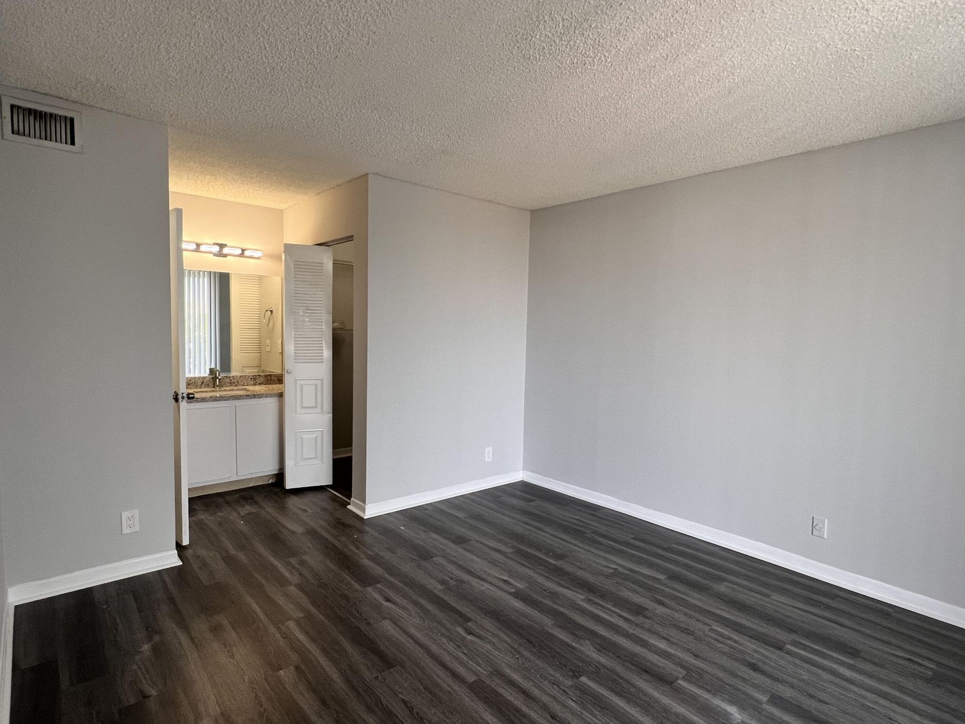 718 Executive Center Drive, Unit 31, West Palm Beach, FL 33401 Photo