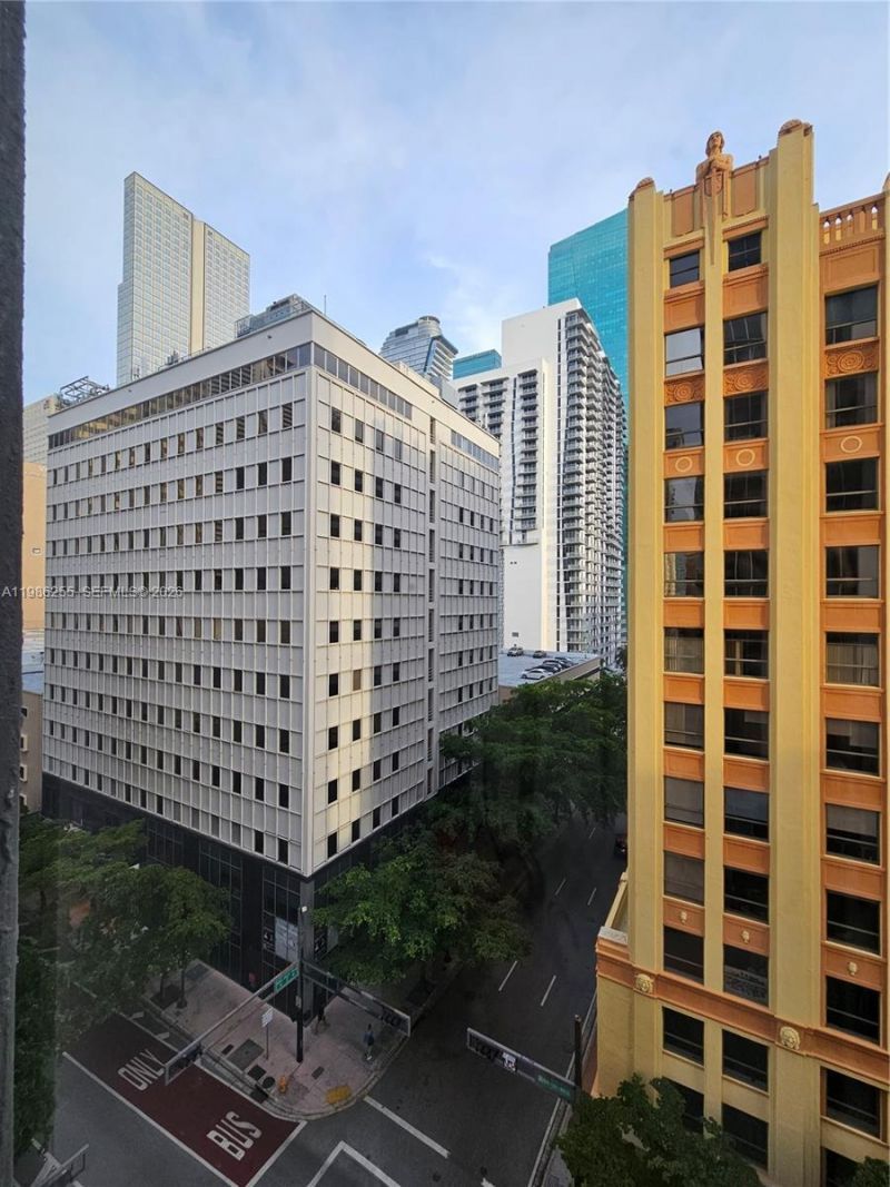 151 SE 1st St , Unit 801, Miami, FL 33131 Photo