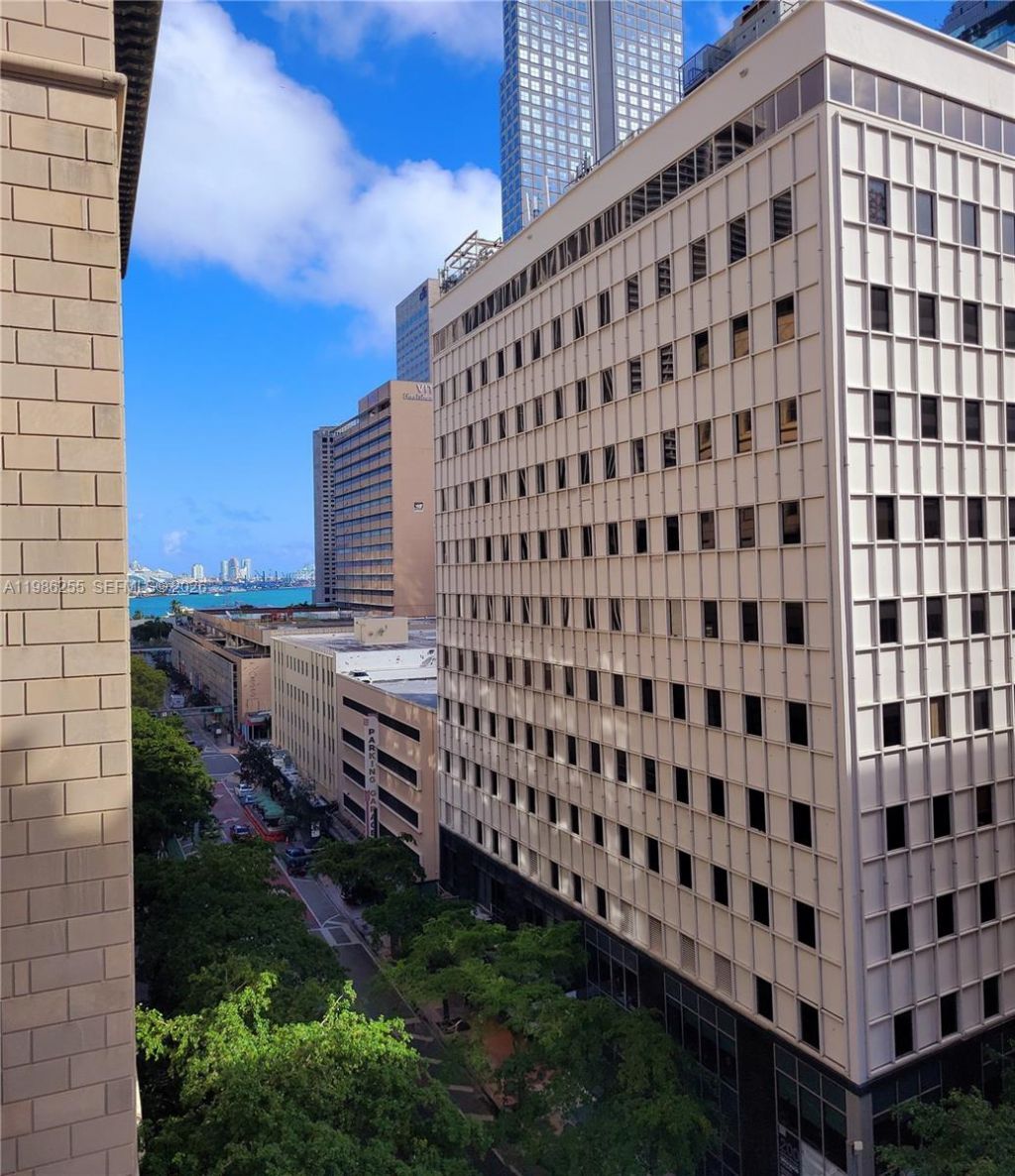 151 SE 1st St , Unit 801, Miami, FL 33131 Photo