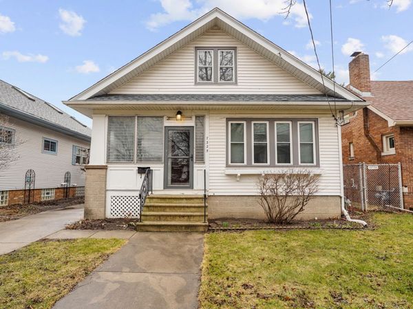 7325 24th Ave, Kenosha, WI 53143