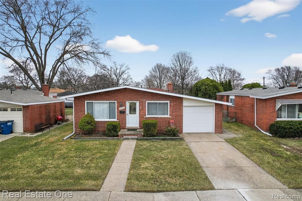 8232 Hillcrest Boulevard, Westland, MI 48185 Main Photo