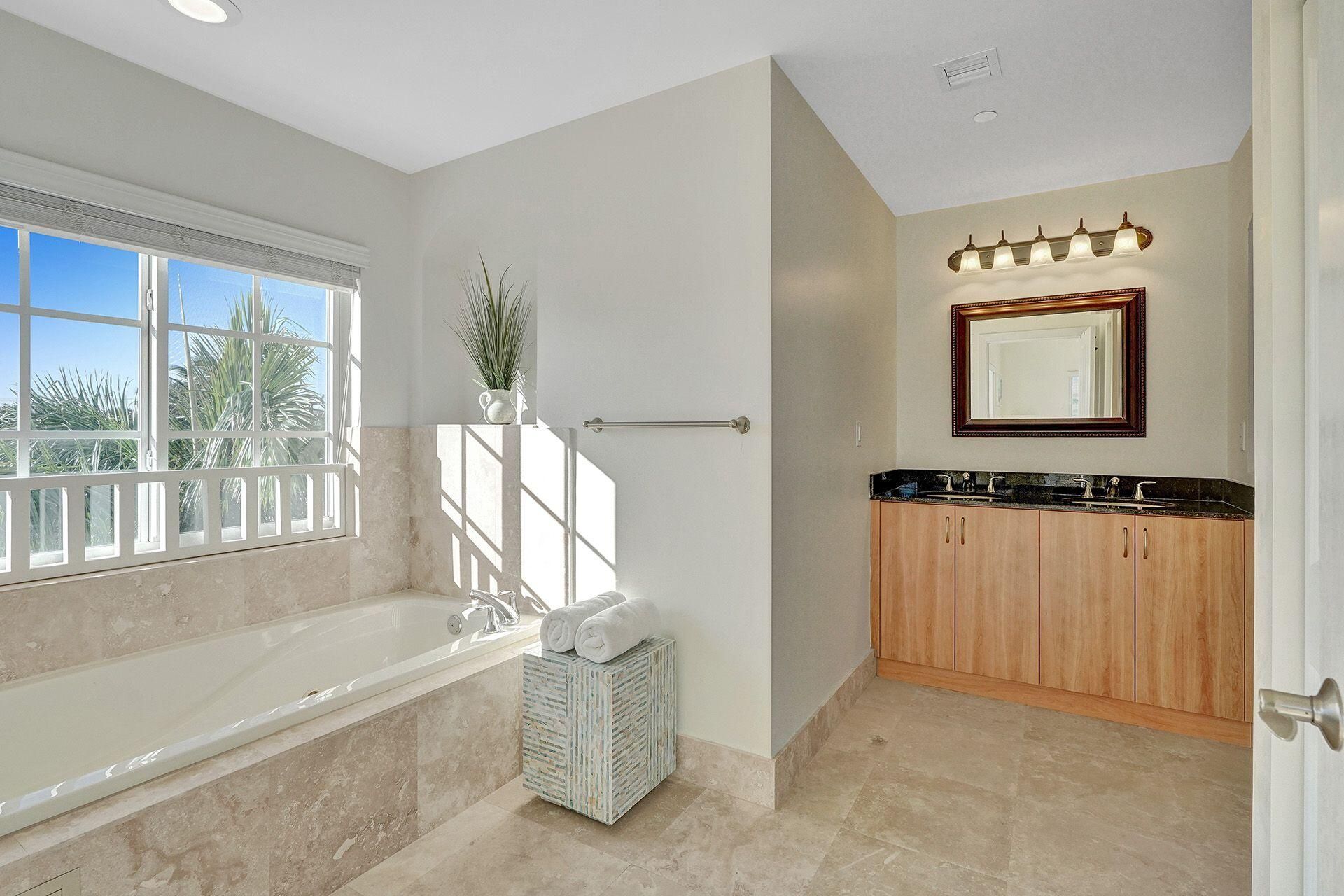 1931 NE 2nd St, Unit 302, Deerfield Beach, FL 33441 Photo