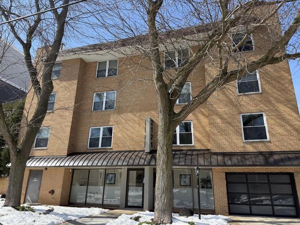 2121 N Cambridge AVENUE, Unit 112, Milwaukee, WI 53202