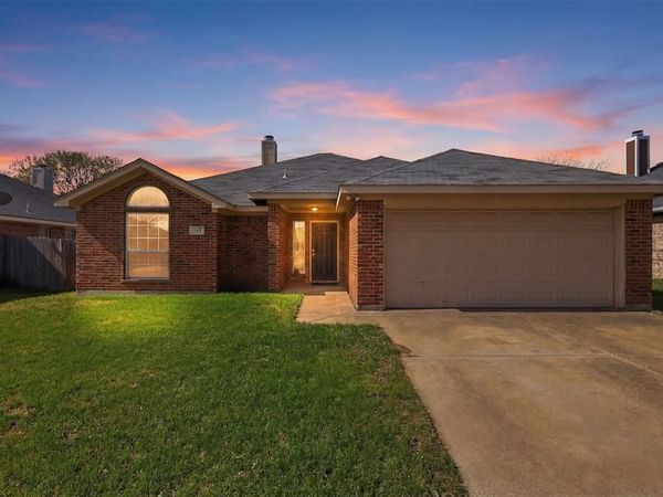 747 Tanglewood Drive, Burleson, TX 76028