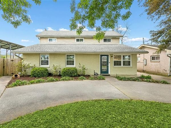 45 E CHALMETTE Circle , Chalmette, LA 70043