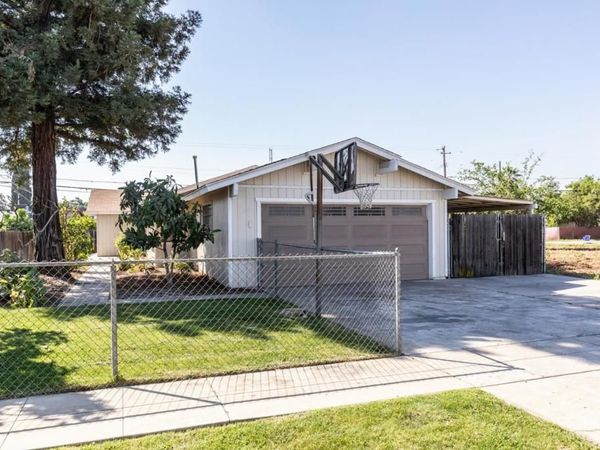 377 W Alluvial Avenue, Pinedale, CA 93650