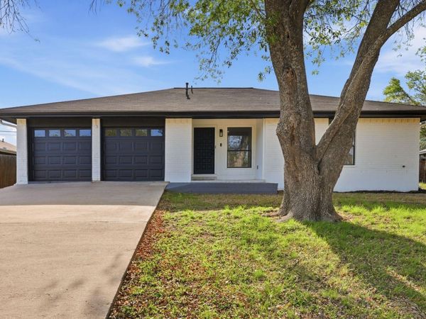 1509 Parkview LN, San Marcos, TX 78666