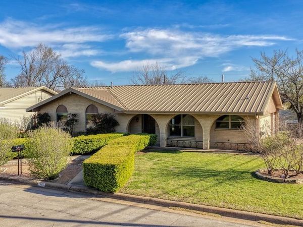 1111 Vivienne Street, Weatherford, TX 76086