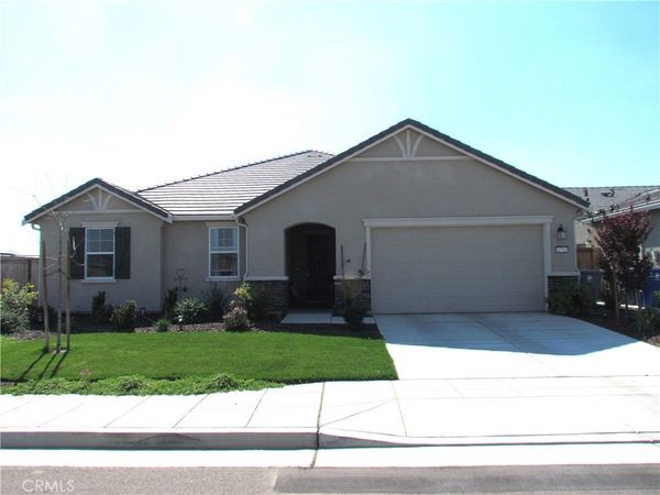 4758 Bellaire, Clovis, CA 93619