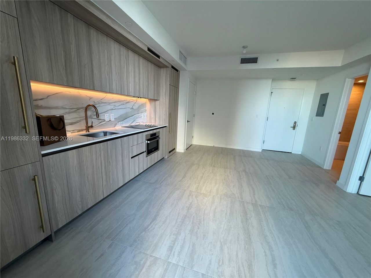 77 SE 5 St, Unit 2015, Miami, FL 33131 Photo