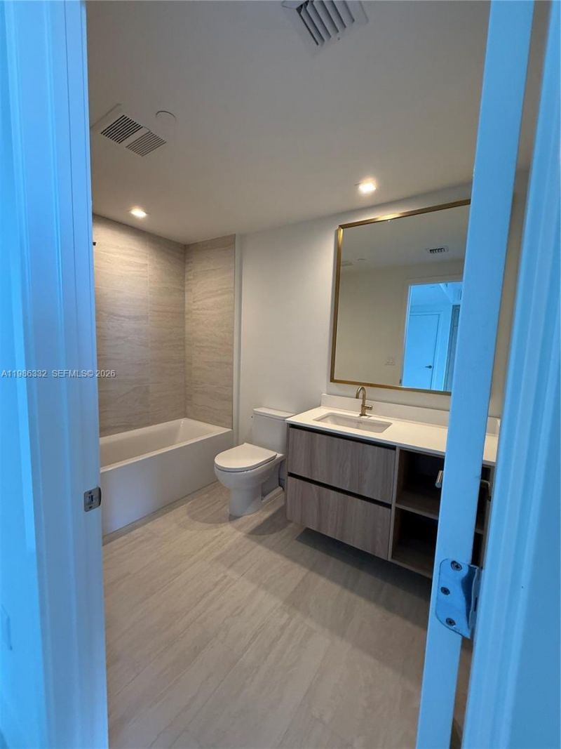 77 SE 5 St, Unit 2015, Miami, FL 33131 Photo