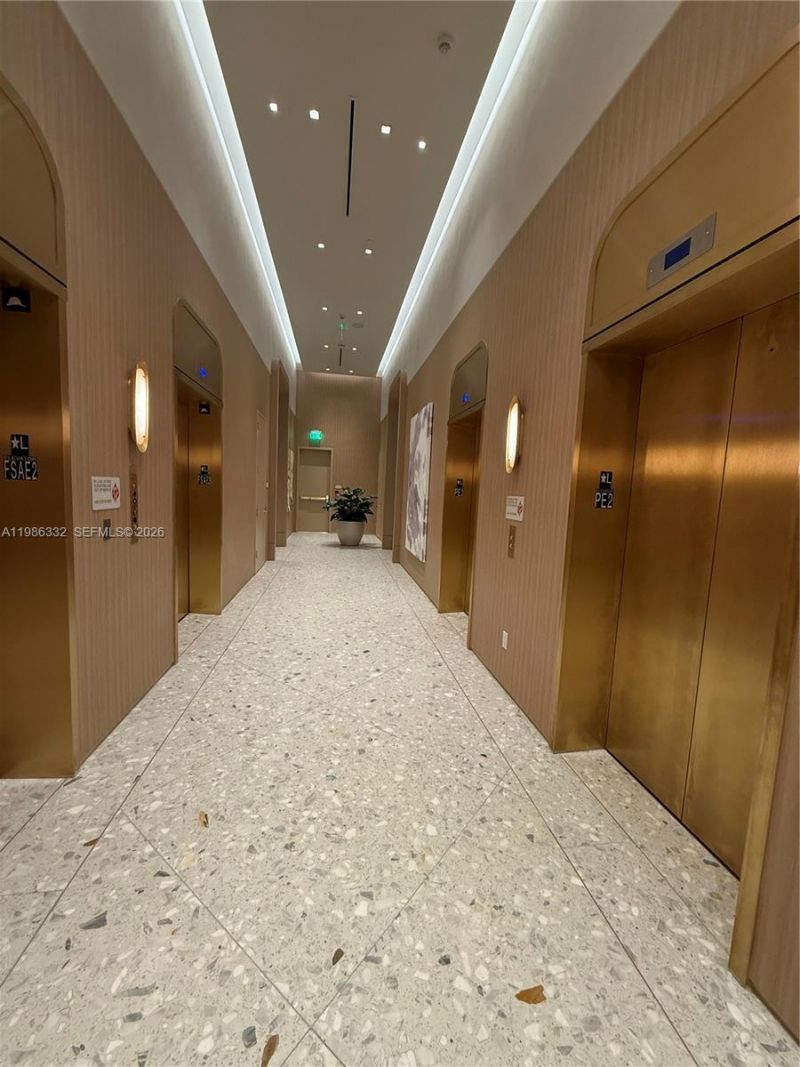 77 SE 5 St, Unit 2015, Miami, FL 33131 Photo