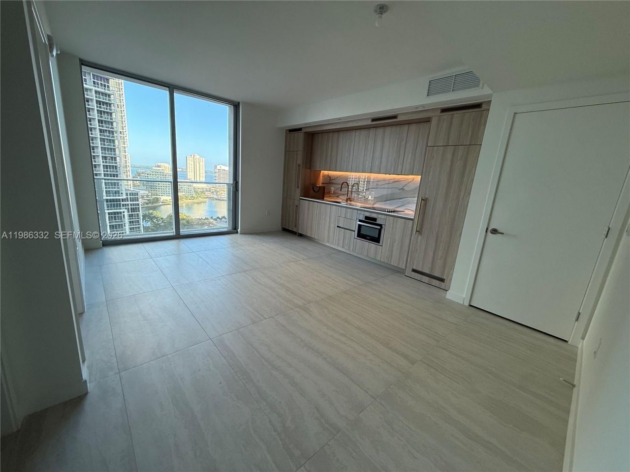 77 SE 5 St, Unit 2015, Miami, FL 33131 Photo